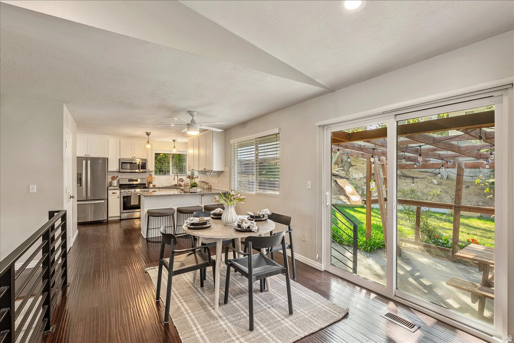 966 E GRANITE PEAK DR Sandy, UT 84094