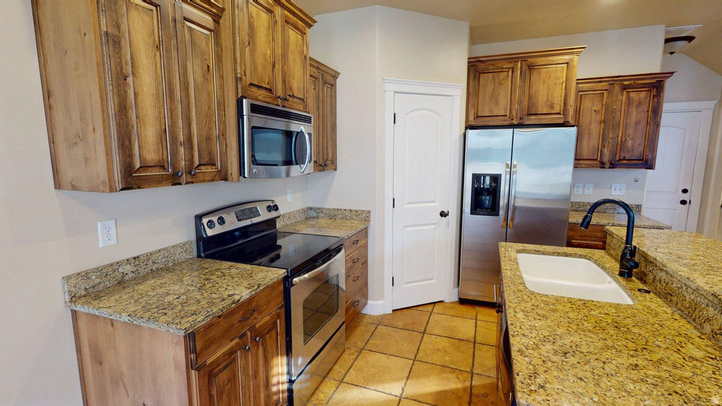 1247 N BAYCREST DR Saratoga Springs, UT 84045