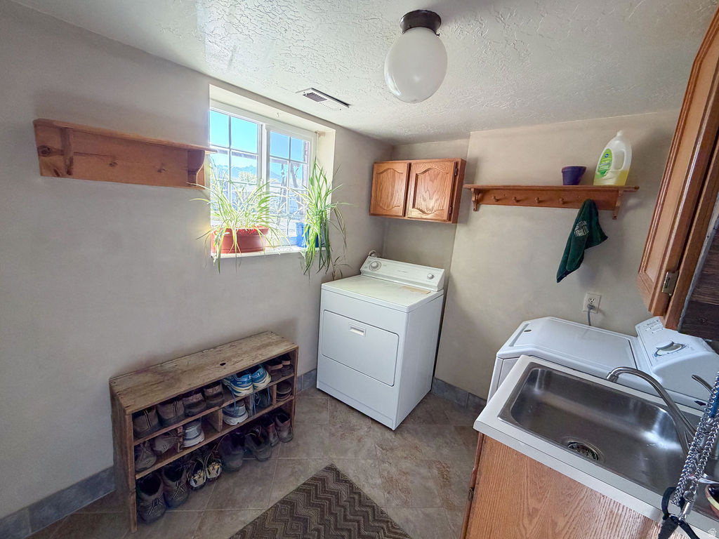 7436 S 2345 W West Jordan, UT 84084