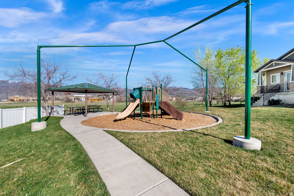 1841 W VIEW POINT DR Woods Cross, UT 84087