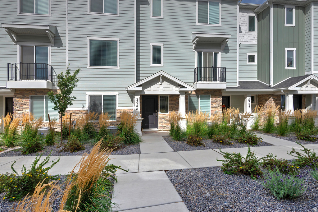 3944 N EAGLE POINT LN Eagle Mountain, UT 84005