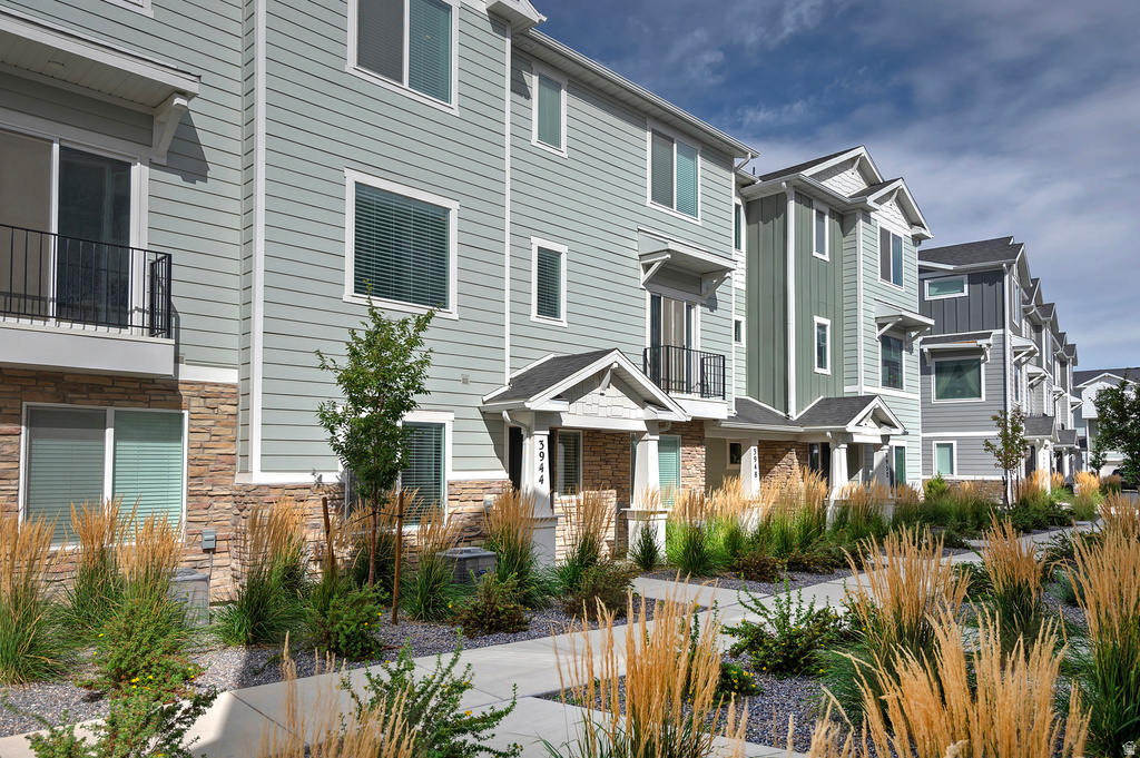 3944 N EAGLE POINT LN Eagle Mountain, UT 84005