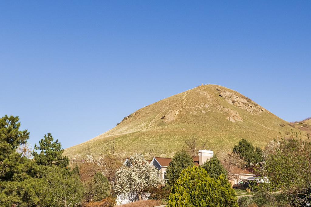 195 E NORTH SANDRUN RD Salt Lake City, UT 84103