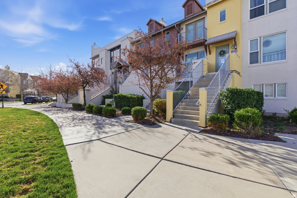 4833 W DAYBREAK PKWY South Jordan, UT 84009