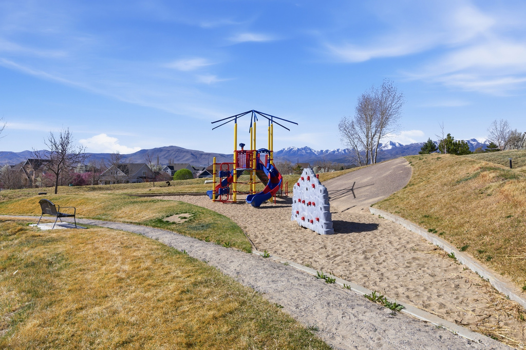 4833 W DAYBREAK PKWY South Jordan, UT 84009