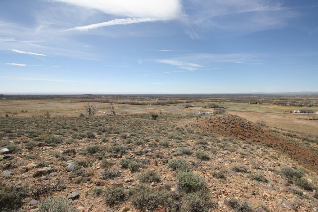 10495 E 7750 N Lapoint, UT 84039