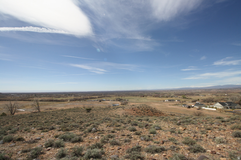 10495 E 7750 N Lapoint, UT 84039