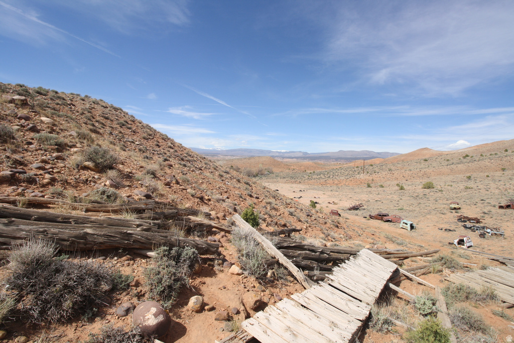 10495 E 7750 N Lapoint, UT 84039