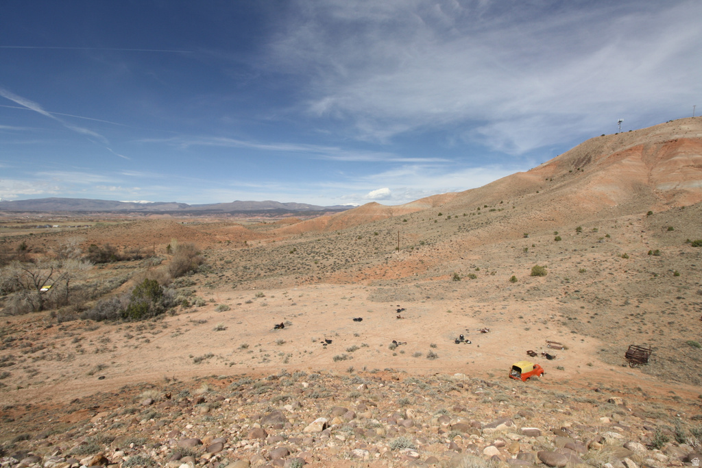 10495 E 7750 N Lapoint, UT 84039