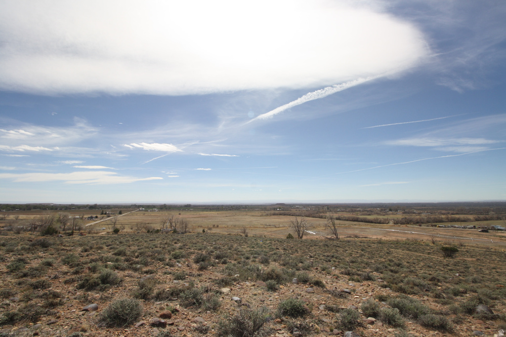 10495 E 7750 N Lapoint, UT 84039