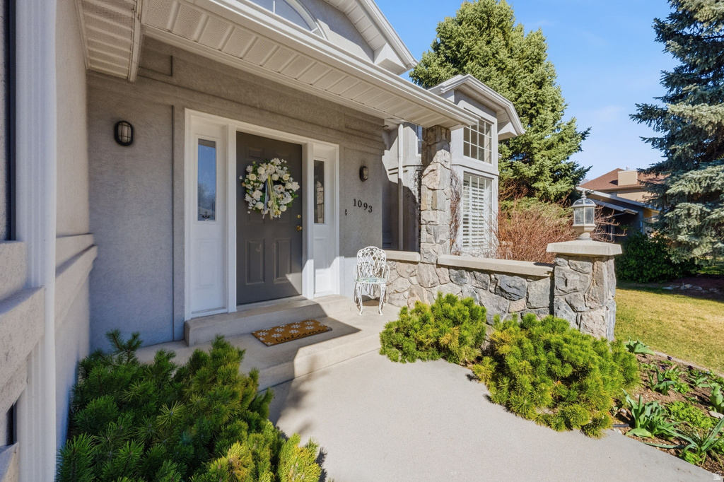 1093 E BIRCHBROOK CIR Cottonwood Heights, UT 84047