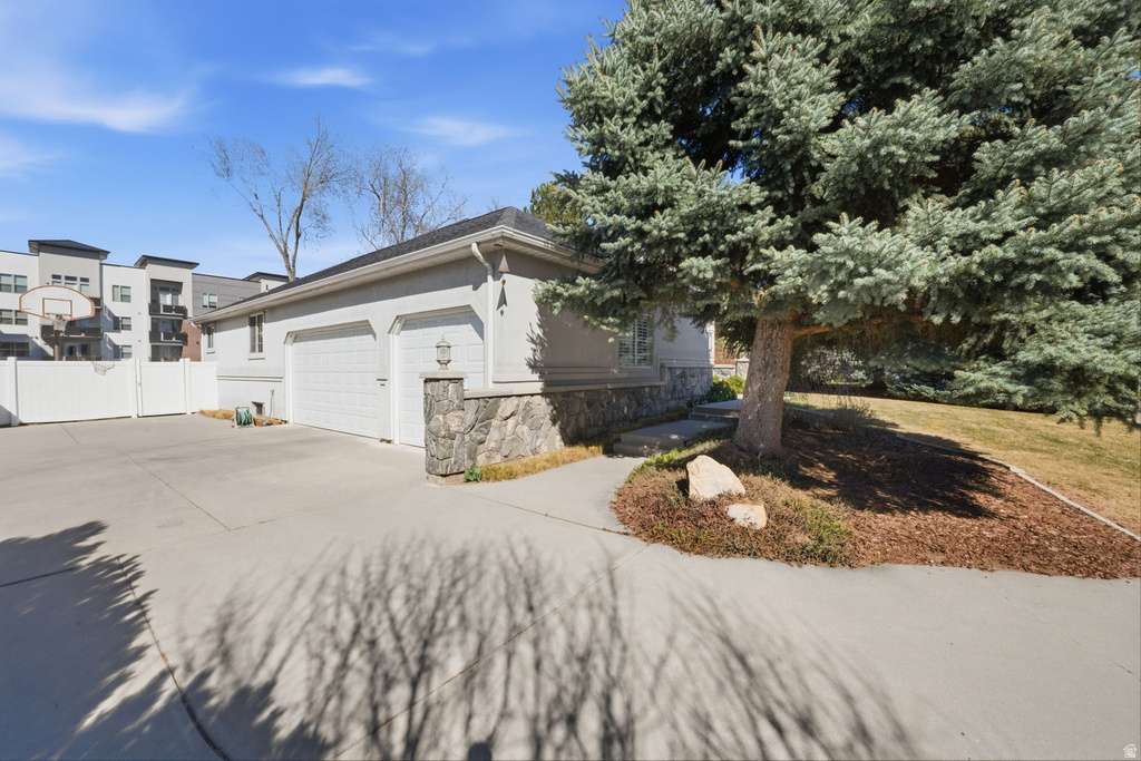 1093 E BIRCHBROOK CIR Cottonwood Heights, UT 84047