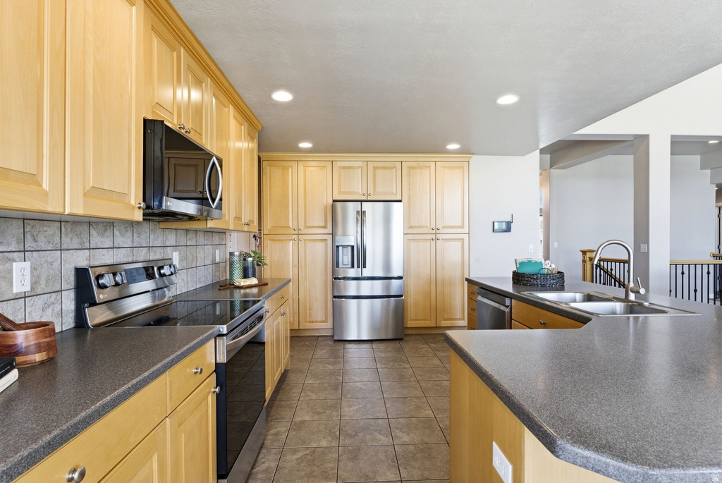 557 MILLER WAY Farmington, UT 84025