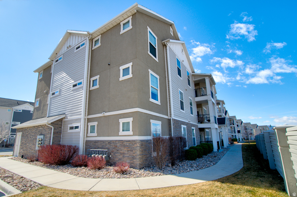 34 W SILVER SPRINGS DR Vineyard, UT 84059