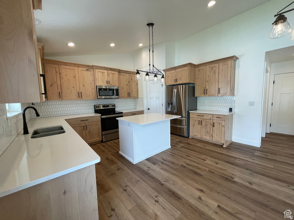 3834 N 2550 W Farr West, UT 84404