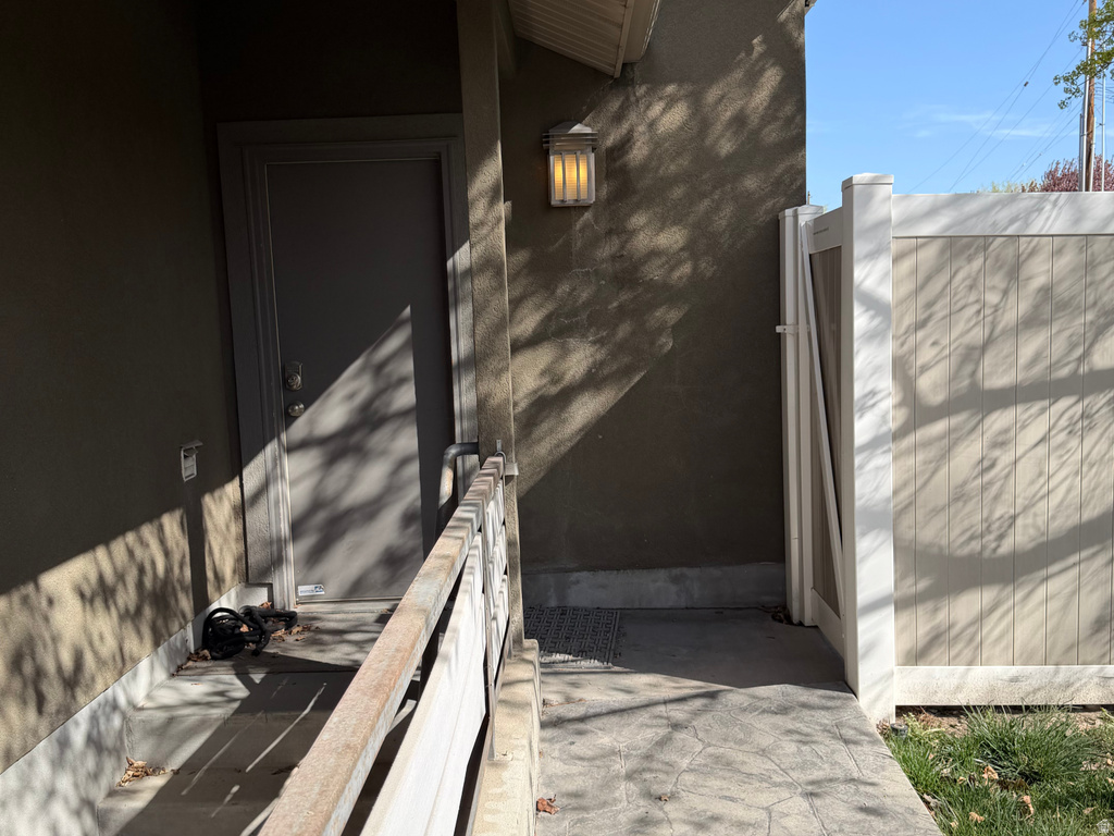 51 W STAUFFER LN Murray, UT 84107