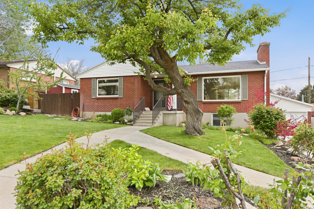 1860 E NORTHWOODSIDE DR Holladay, UT 84124