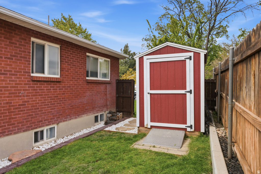 1860 E NORTHWOODSIDE DR Holladay, UT 84124