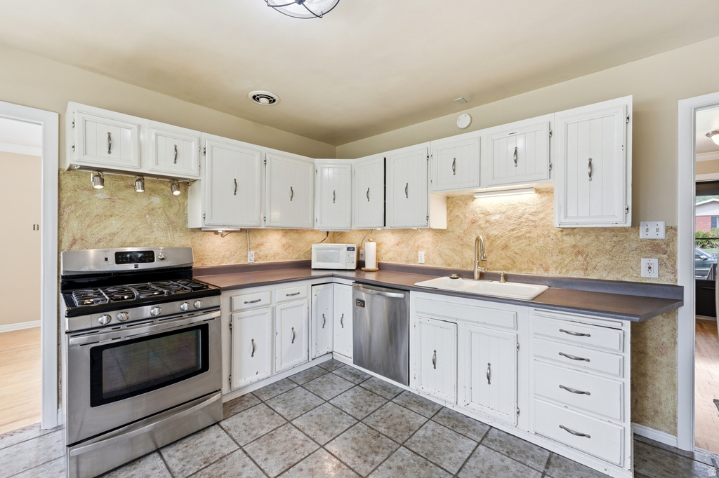 1860 E NORTHWOODSIDE DR Holladay, UT 84124