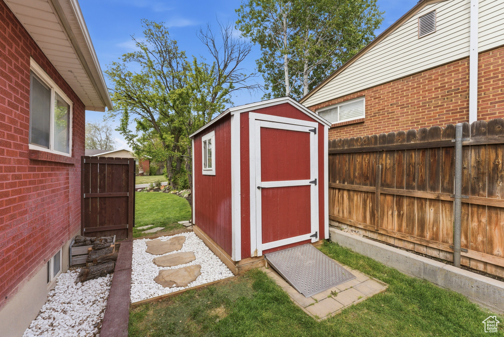 1860 E NORTHWOODSIDE DR Holladay, UT 84124