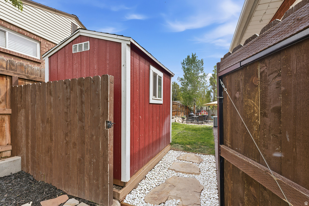 1860 E NORTHWOODSIDE DR Holladay, UT 84124