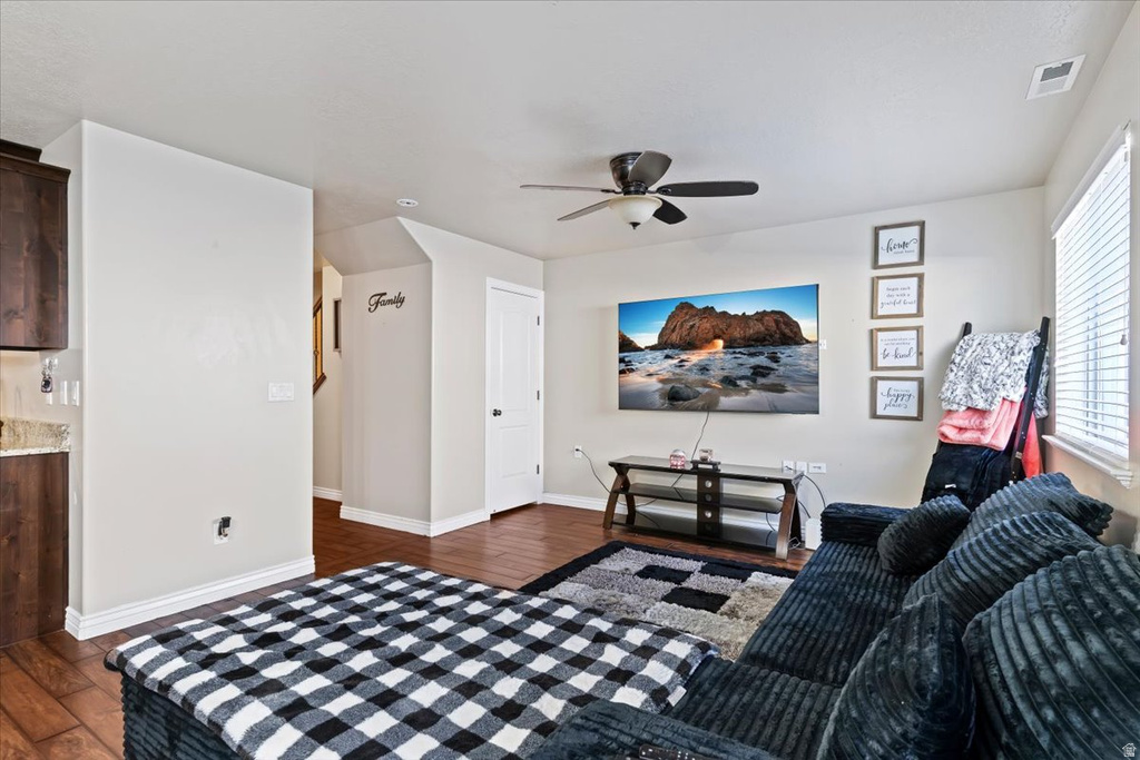 1809 E WHITETAIL DR Layton, UT 84040