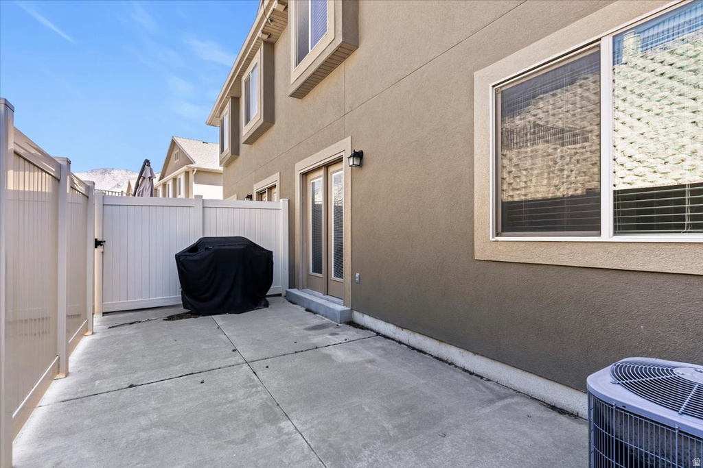 1809 E WHITETAIL DR Layton, UT 84040