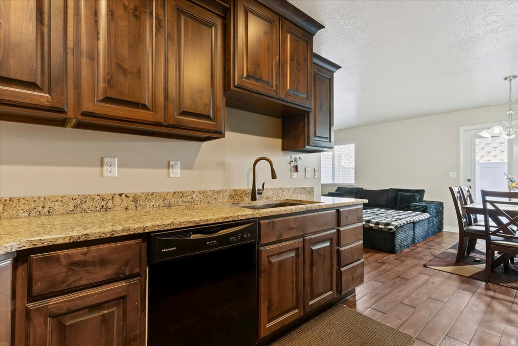 1809 E WHITETAIL DR Layton, UT 84040