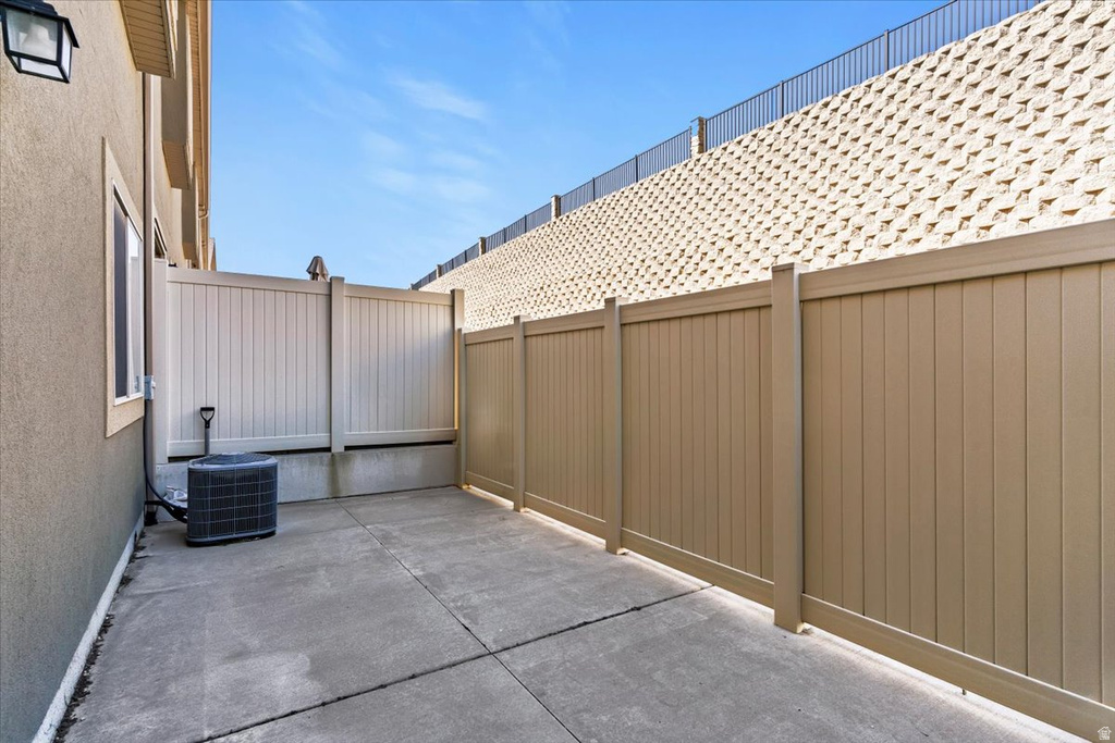 1809 E WHITETAIL DR Layton, UT 84040