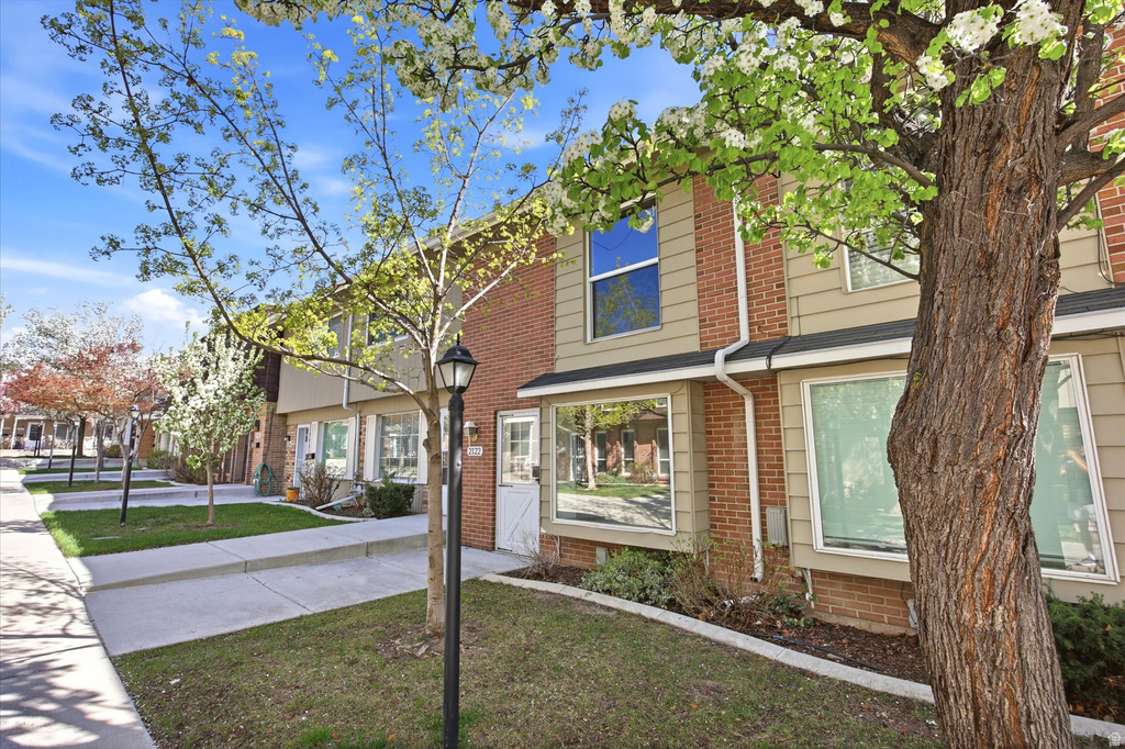 2122 E GEORGETOWN SQ Millcreek, UT 84109