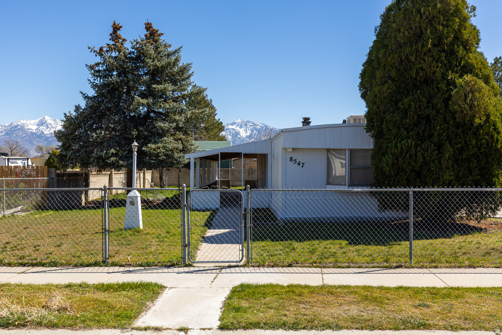 8547 S COACHMAN WAY West Jordan, UT 84088