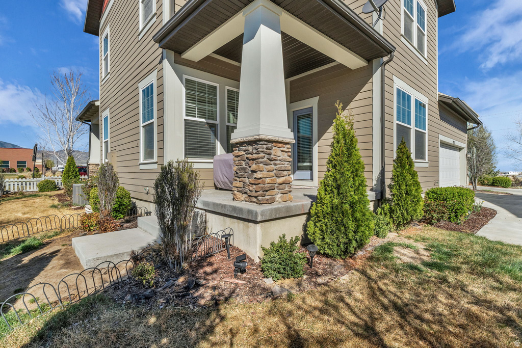 10223 S SPLIT ROCK DR South Jordan, UT 84009