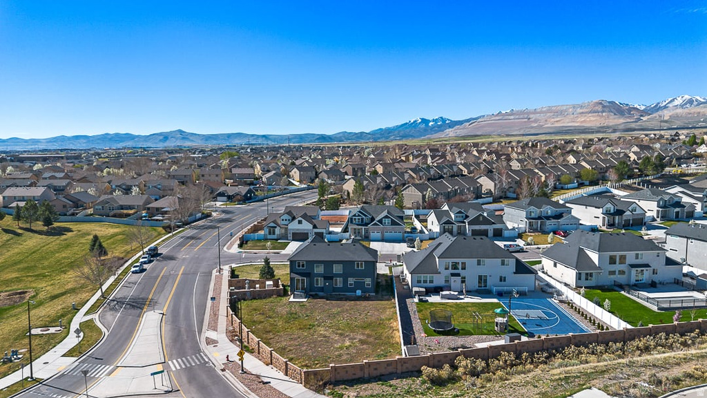 7094 W MOOREPARK PL West Jordan, UT 84081