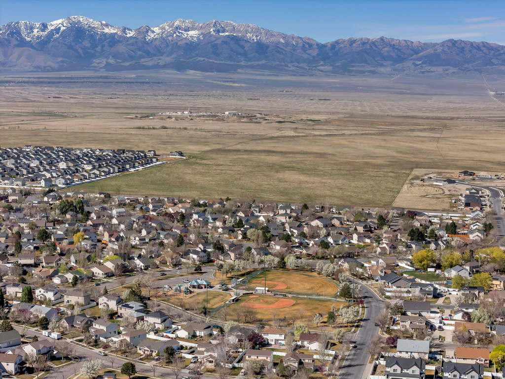 182 E APARICIO DR Tooele, UT 84074