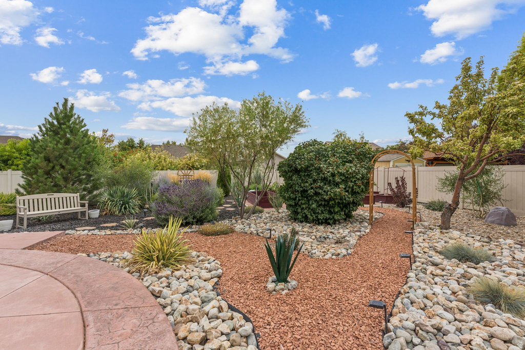 5531 N PONDEROSA LN Stansbury Park, UT 84074