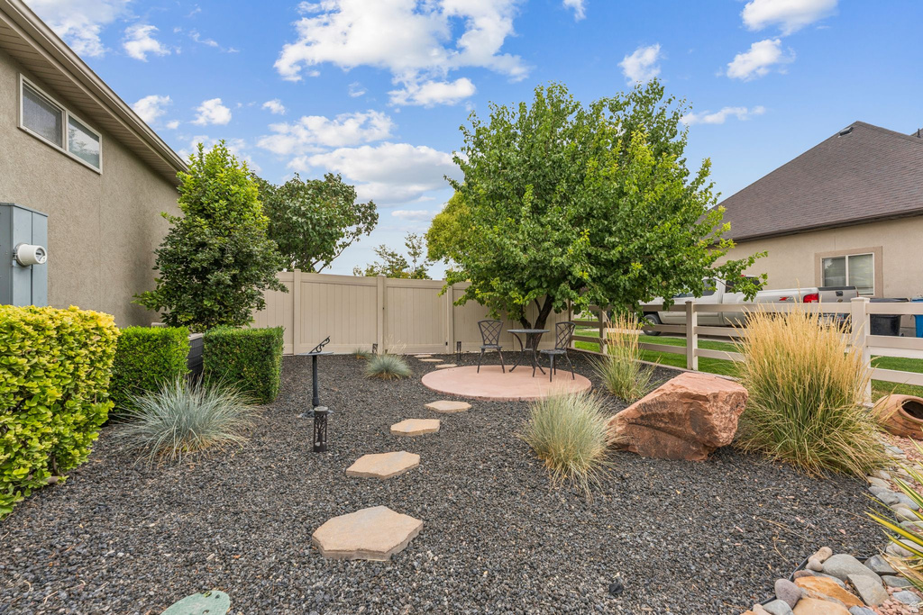 5531 N PONDEROSA LN Stansbury Park, UT 84074