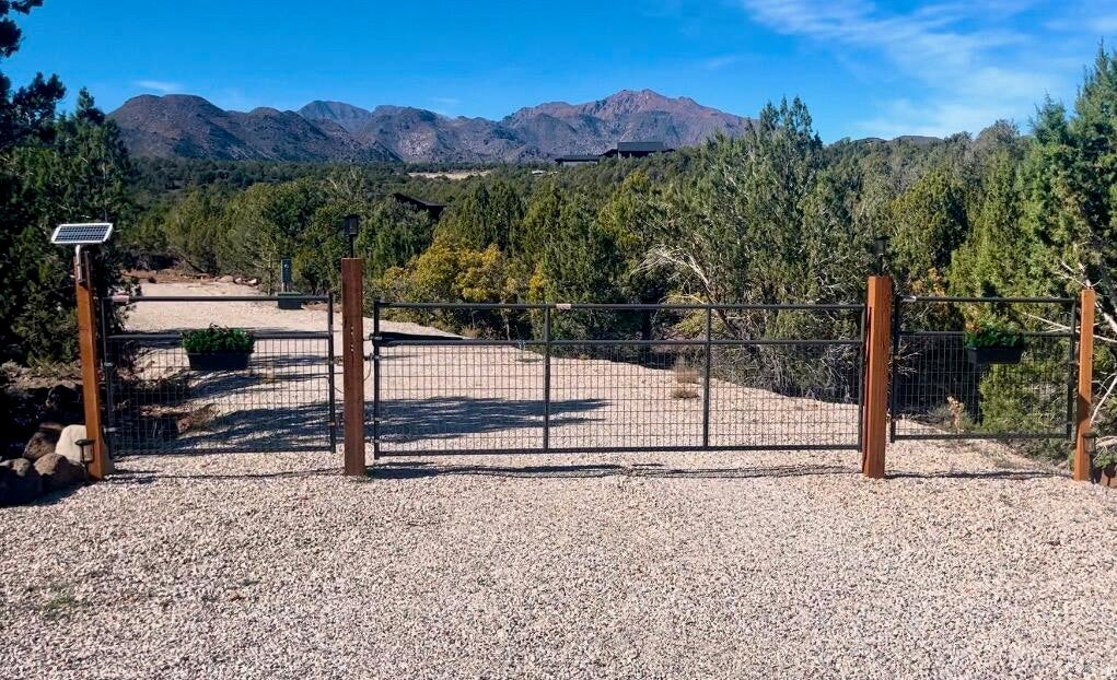 3842 S C ANYON CV New Harmony, UT 84757