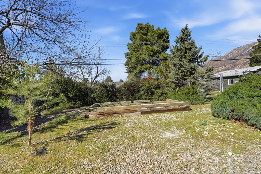 2400 E 6660 S Cottonwood Heights, UT 84121