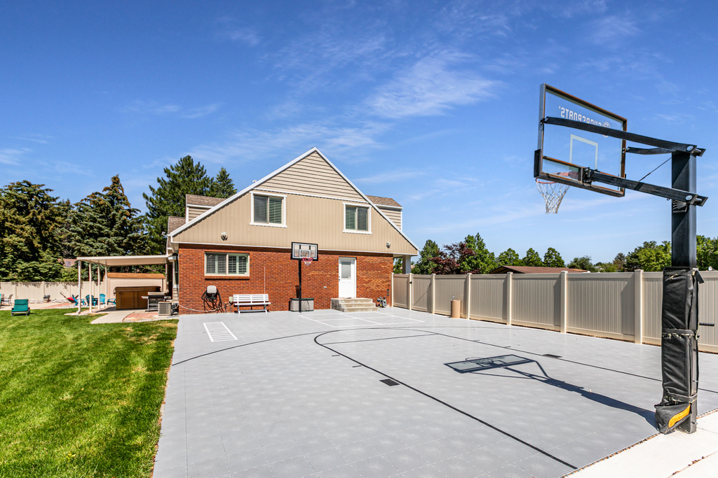 2148 E PINECREST LN Sandy, UT 84092