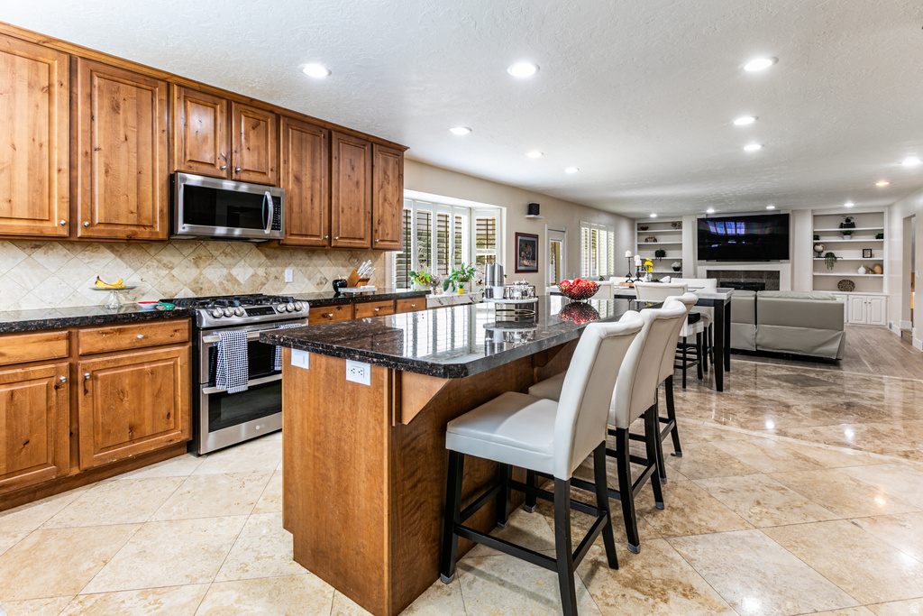 2148 E PINECREST LN Sandy, UT 84092