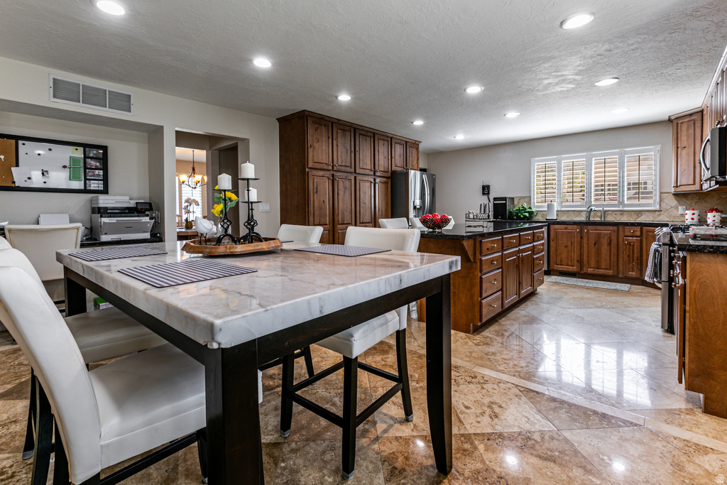 2148 E PINECREST LN Sandy, UT 84092