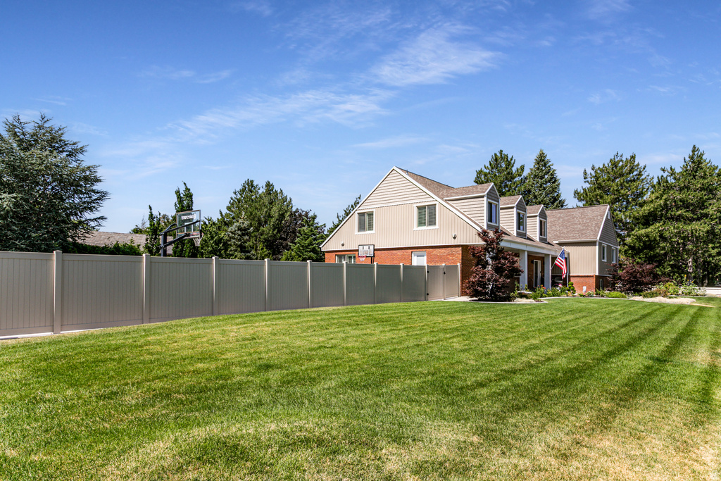 2148 E PINECREST LN Sandy, UT 84092