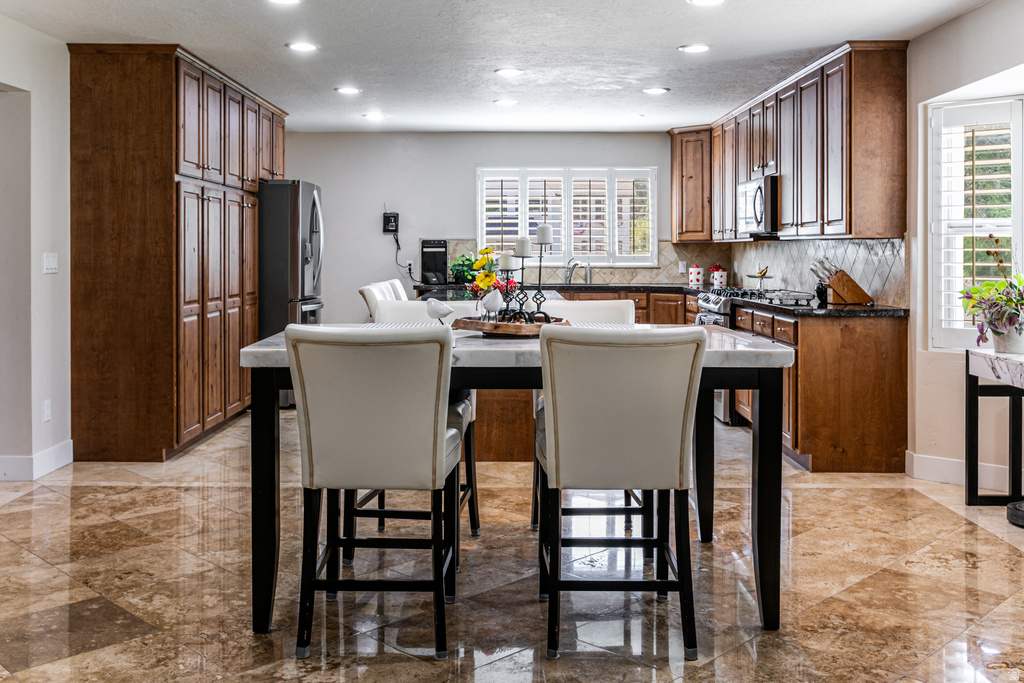 2148 E PINECREST LN Sandy, UT 84092