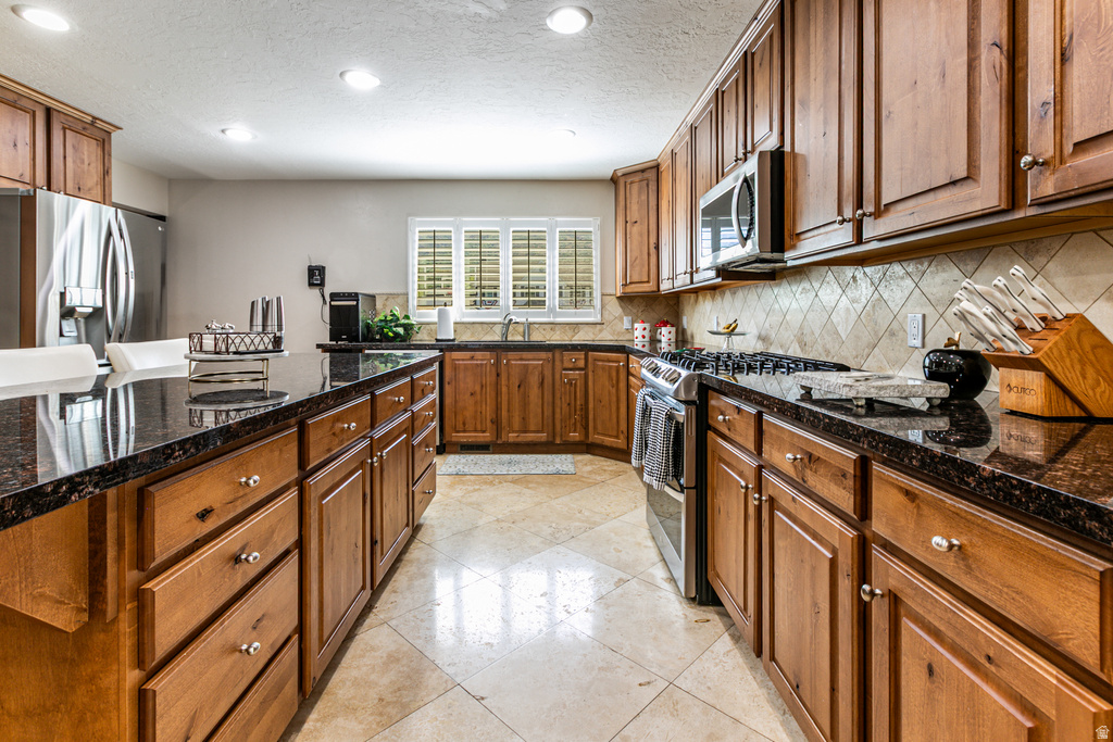 2148 E PINECREST LN Sandy, UT 84092