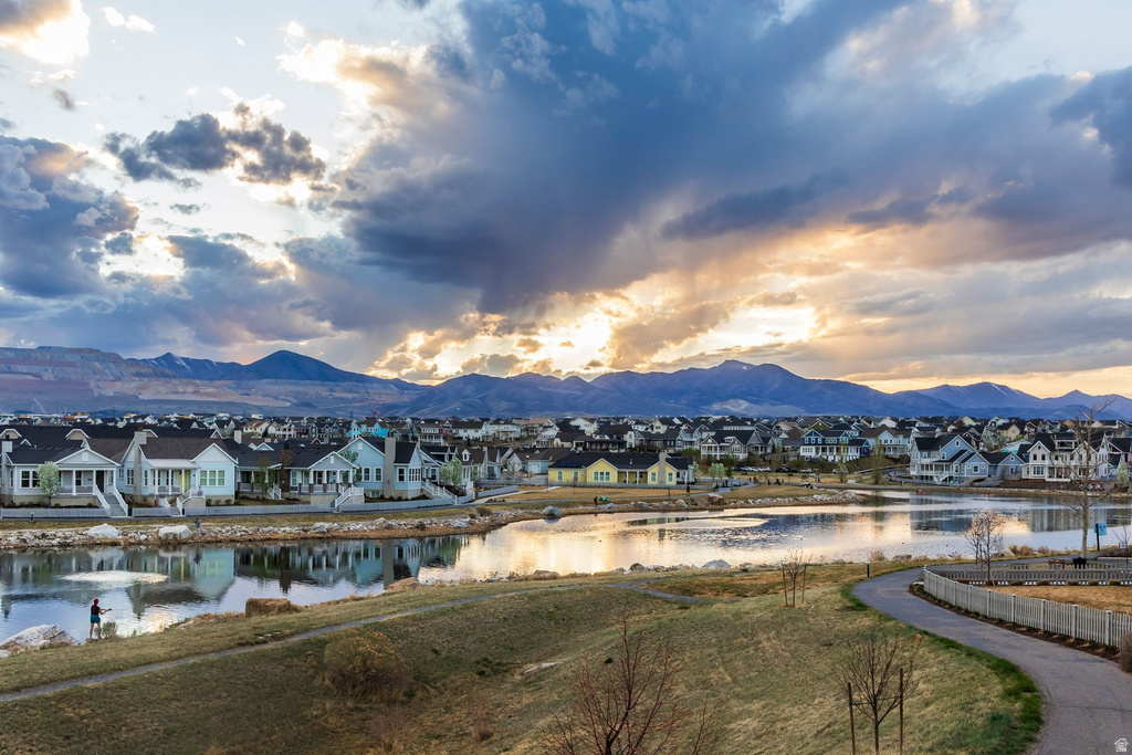 10962 S PADDLE BOARD WAY South Jordan, UT 84009