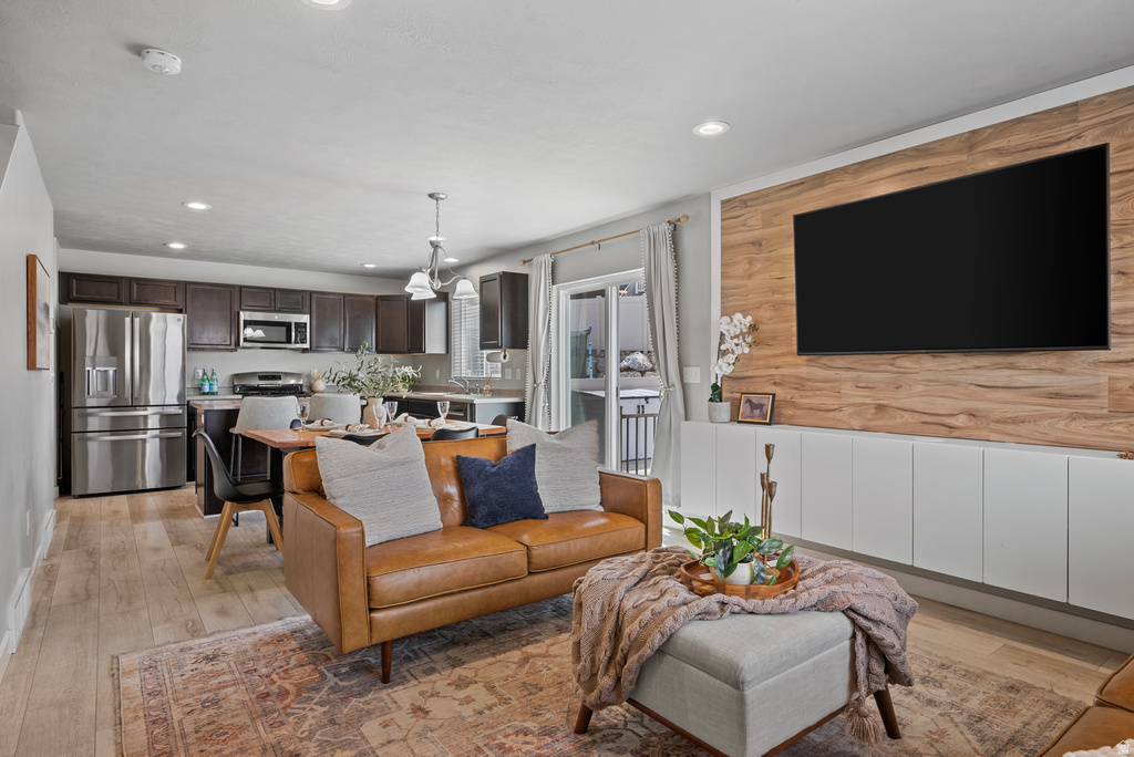 299 W WILLOW CREEK DR Saratoga Springs, UT 84045