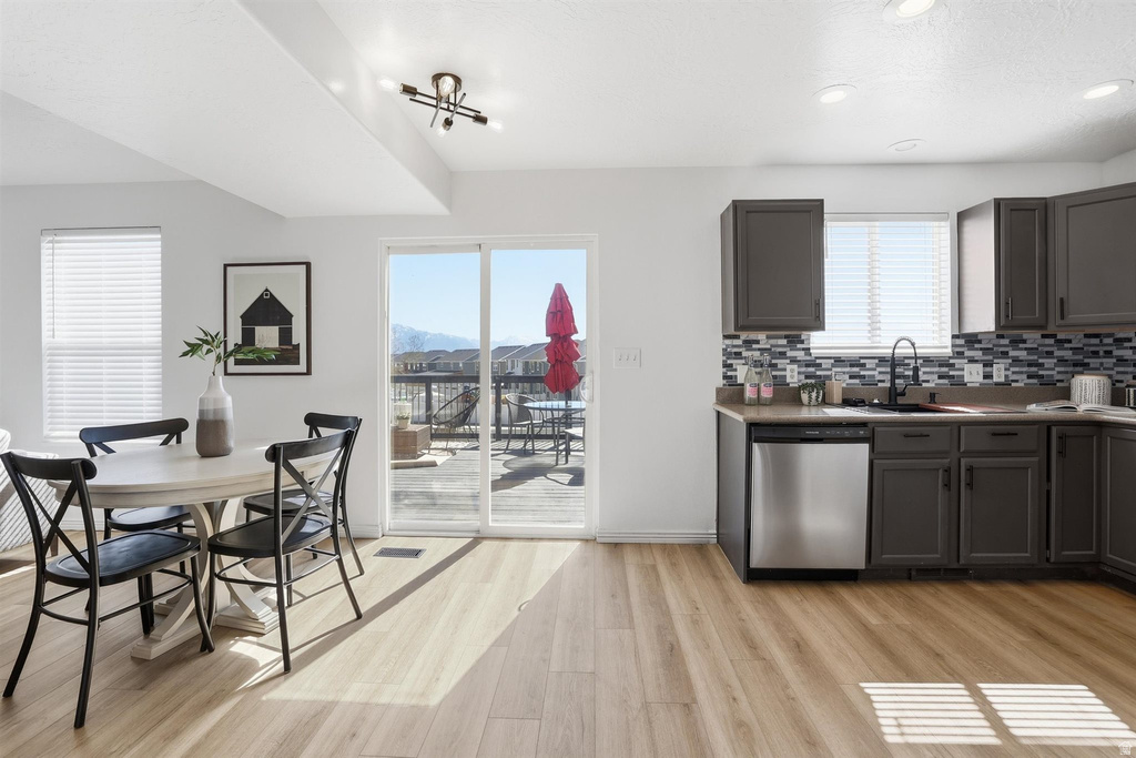 7553 S VALLEY MAPLE DR West Jordan, UT 84081