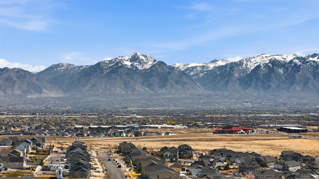 7553 S VALLEY MAPLE DR West Jordan, UT 84081