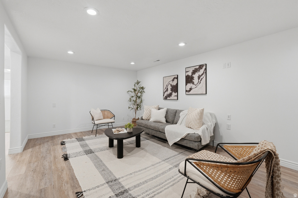 6043 S AQUARIUS DR Kearns, UT 84118