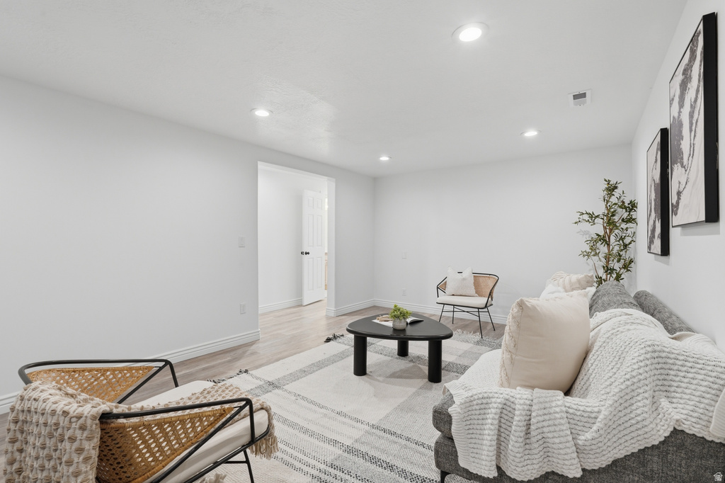 6043 S AQUARIUS DR Kearns, UT 84118